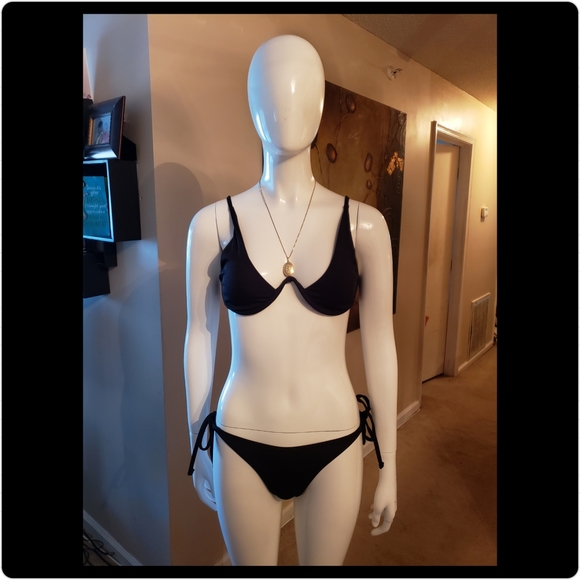 🎉 End of the Season Swimsuit SALE 👙🩱 - Picture 1 of 5